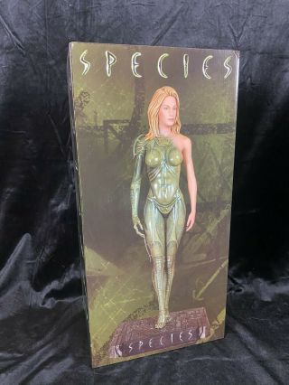 Hollywood Collectibles Group Aliens H.  R Giger Gig Species " Sil " Statue Figure