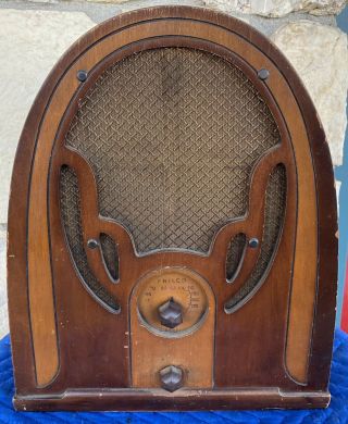 1930s Philco Cathedral - Shaped Vintage Tube Radio