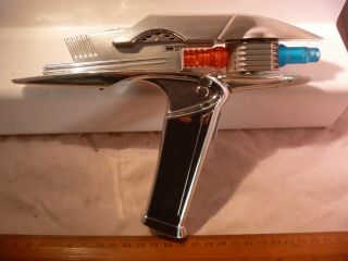 Collectable Star Trek 2009 Movie Phaser Light & Sound Electronic Playmates Toy