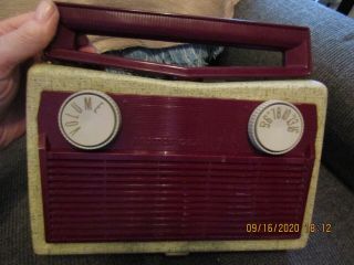 Vintage 1950s Motorola 5p31a Portable Tube Am Radio.  Powers Up & Hums