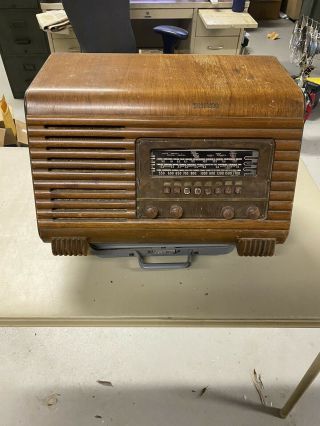 1941 Philco Model 41 - 250 Table Radio