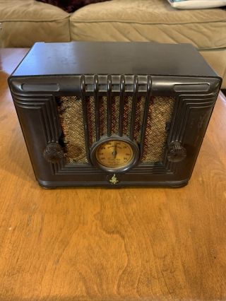 Vintage 1940’s Emerson Tube Am Table Art Deco Radio
