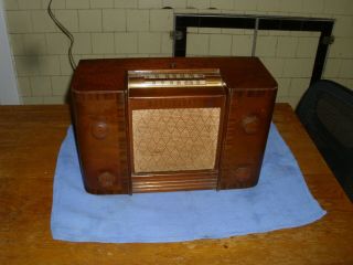 1946 Westinghouse H - 130 Wood Tabletop Radio W/phono Jack 105/120 Volts