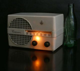 Emerson Model 652 Plaskon Bakelite Tube Radio w Lighted Dial 1950 Serviced 2
