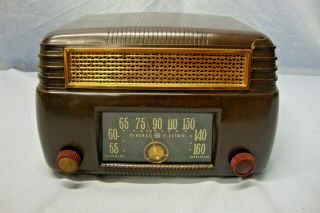 Vintage General Electric Bakelite Radio Model 202