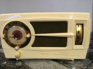 Westinghouse Model H - 356t5 Bakelite Clock Radio