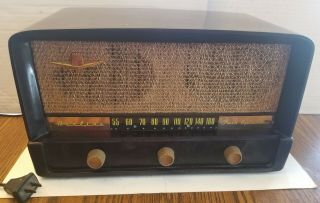 Vintage Wards Airline Radio.  Bakelite.  Twin Speaker.