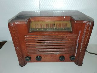 Vintage 1940s Emerson Tube Radio,  Wood Case.