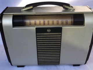 Rca Victor 8bx6 Globetrotter Vintage Portable Tube Radio
