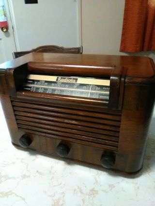 Radiola 515 - A Am/shortwave Radio With Aux Input.