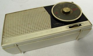 Vintage Westinghouse 7 Transistor Pocket Radio Model H - 617P7 Gray 3