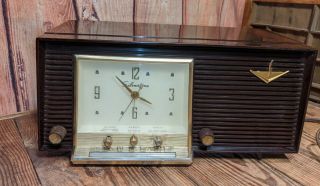 Vintage Sears Roebuck Silvertone Radio Model 4025 - Brown -