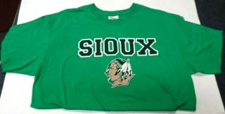 Vintage Und Fighting Sioux Hanes Heavyweight T Shirt W/sioux Name & Logo Adult L