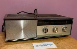 Vtg Emerson Solid State Am / Fm Radio Model 31t68w Vintage 120 Volts 9wt