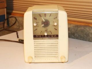 Westinghouse Clock Radio - Model H - 398t5