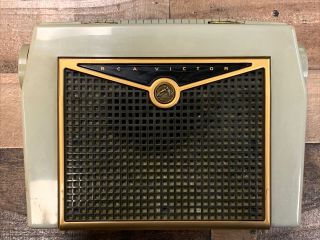 Vintage Rca Victor Model 6 - Bx - 8a Portable Tube Radio Estate Find