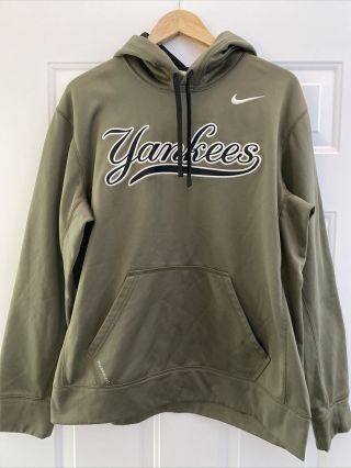Nike Therma - Fit York Yankees Pullover Hoodie Sweatshirt - Large - Euc