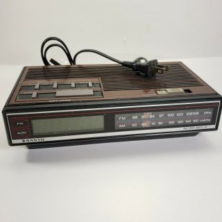 Vintage Sanyo Wood Grain Am/fm Clock Radio Model Rm5008