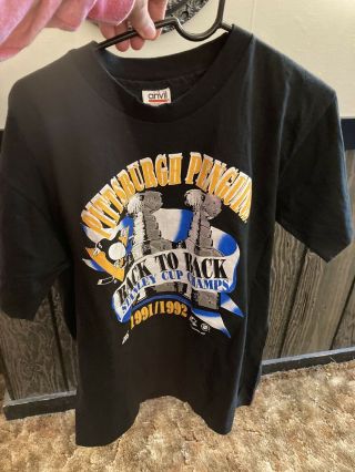Pittsburgh Penguins Back To Back 91/92 Champions Men’s Black T - Shirt.  Size Large