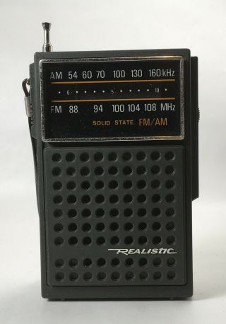 Realistic Fm/am Pocket Portable Radio And Earphone