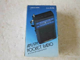 Vintage Radio Shack Realistic No.  12 - 724 Am/Fm Pocket Radio 2