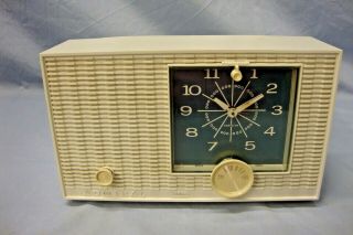 Admiral Mid Century Modern Clock Radio Model Yg713