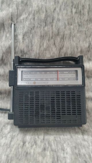 Vintage Ge General Electric Portable Radio P - 4810 C Dual Power Solid State