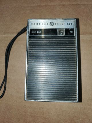 Vintage General Electric Portable Am Solid State Radio