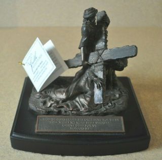 Moments Of Faith Sculptures Jesus And The Cross - Romans 5:8 With Tag