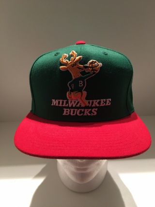 Milwaukee Bucks Mitchell & Ness Green Throwback Snapback Hat.  Pre - Owned