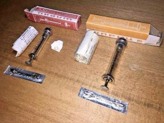 2 X Rare Vintage Ussr 2 Ml & 5 Ml Antique Glass Syringes