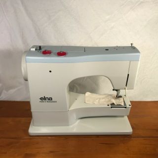 Vtg Elna SU Sewing Machine With Case/Foot Pedal.  Tavaro S.  A.  Geneva Switzerland 4