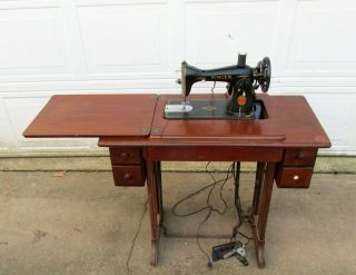 Vintage Singer Sewing Machine,  Model 15,  1941 In Cabinet,  Serial - Ag158979