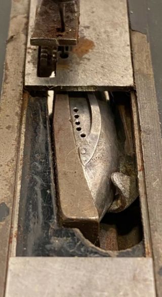 Early Patd 1872 Chas.  Raymond Cast Iron Sewing Machine 5