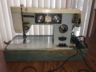 Vintage Dressmaker Deluxe Push Button Zig Zag Model SWA - 2000 Sewing Machine 2