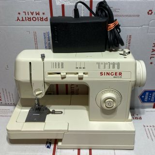 Vintage Singer Merrit Sewing Machine Model No.  3314c.