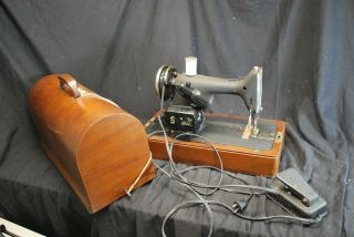 Vintage Singer 99 - 24 Sewing Machine In Bent Wood Case - Parts Only - A16