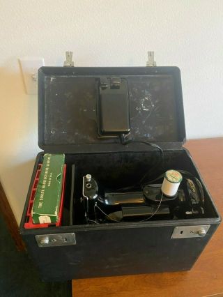 Singer 221k Featherweight Sewing Machine Black 1956