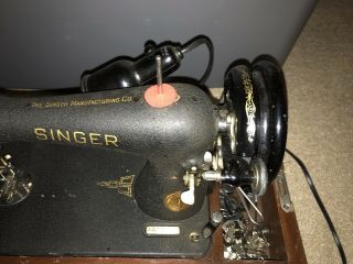 1940’s Singer Sewing Machine Model 99 - 31 With Case and Accessories 2