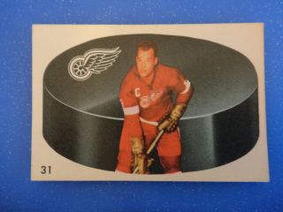 1962 - 63 Parkurst Nhl Hockey Card No 31 Detroit Red Wings Gordie Howe