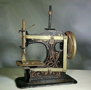 Toy Sewing Machine (Muller Model 0) Made In Germany 2