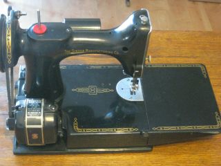 Vintage Singer Featherweight Portable Electric Sewing Machine 221. 2