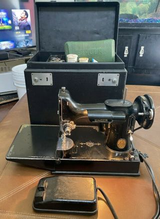 Vintage Singer 221 - 1 Featherweight Sewing Machine 1949 W Case,  Pedal & Acc,  Runs