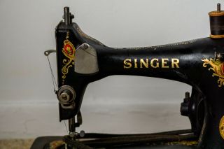 Vintage Singer Sewing Machine In Wooden Case Antique Classic