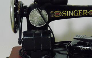 Singer Sewing Machine Model No.  Go306256 With Light And Case