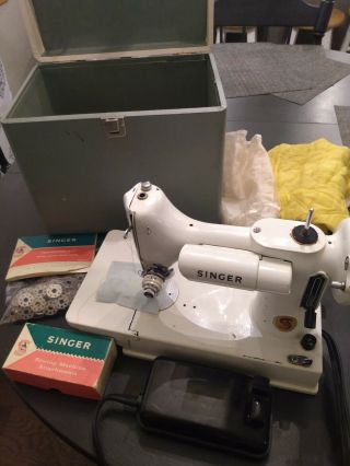 Singer Featherweight White 221k Sewing Machine With Case