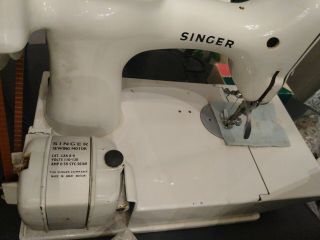 Singer Featherweight White 221K Sewing Machine With Case 4