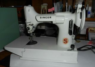 Singer White Featherweight 221k Sewing Machine