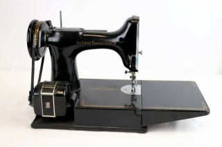 Vintage 1957 Singer 221 Featherweight Sewing Machine w/ Case & Pedal 6