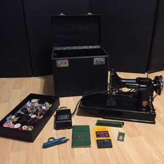 1946 Singer Featherweight Portable Electric Sewing Machine 221 - 1 With Case